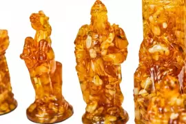Шахматные фигуры из янтаря большие "Резные" для ларца 50*50