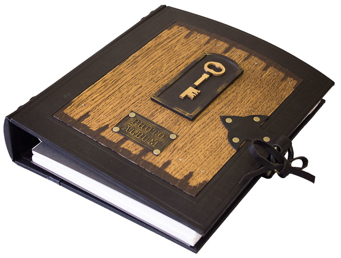 Leather-bound photo album "Behind seven locks" (brown), large
