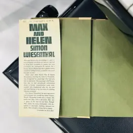Книга "Макс и Елена" с автографом архитектора Симона Визенталя
