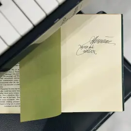 Книга "Макс и Елена" с автографом архитектора Симона Визенталя