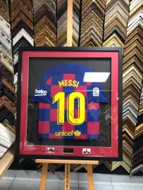 Футболка "Барселоны" с именной подписью футболиста Лионеля Месси