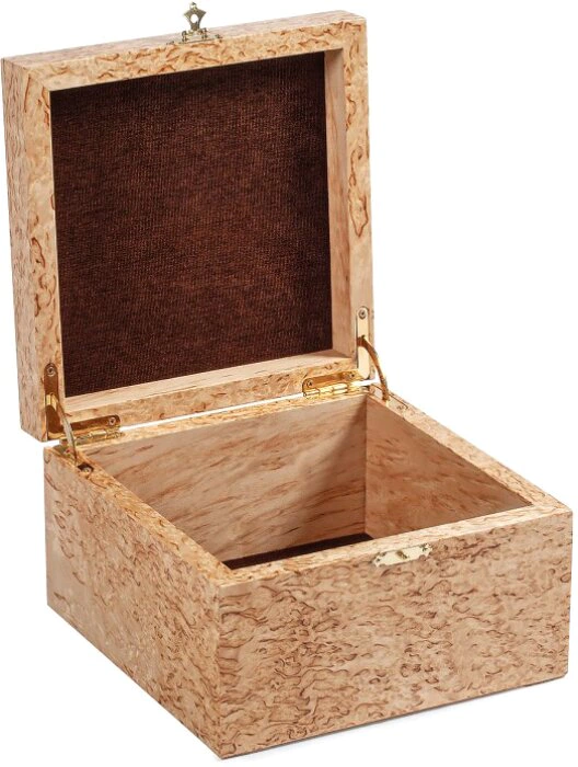 The box “Tree" (Karelian birch)
