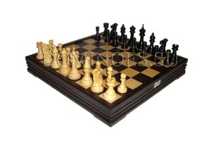 Шахматы из массива венге "Классические" утяжеленные, фигуры из самшита и эбенового дерева