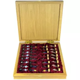 Шахматы из дуба "Вечное противостояние" с раскрашенными оловянными фигурами