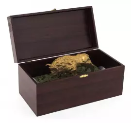 Скульптура "Бык" на подставке из змеевика