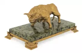 Скульптура "Бык" на подставке из змеевика