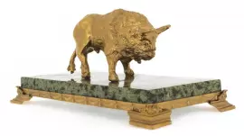 Скульптура "Бык" на подставке из змеевика