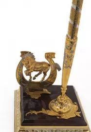 A horseshoe writing set made of jade