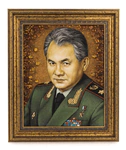 Портрет Сергея Шойгу из янтаря