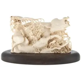 Композиция из бивня мамонта "Нападение"