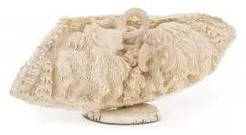 Изделие из бивня мамонта "Мамонты-соперники"