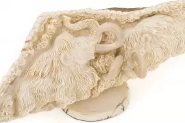 Изделие из бивня мамонта "Мамонты-соперники"