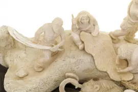 Композиция из бивня мамонта "Строим вигвам"