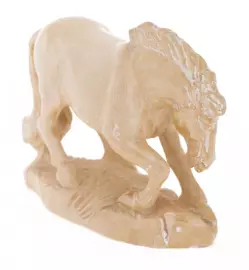 Скульптура из бивня мамонта "Рысак"