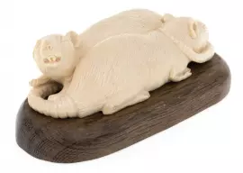 Сувенир из бивня мамонта "Крысы"
