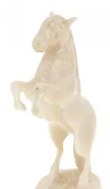 Изделие из клыка моржа "Рысак на дыбах"