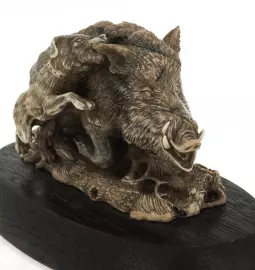 Изделие из бивня мамонта "Охота на кабана с ягдтерьером"