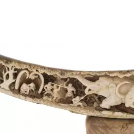 Сувенир из бивня мамонта "Борьба предков за выживание"