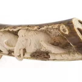 Сувенир из бивня мамонта "Борьба предков за выживание"