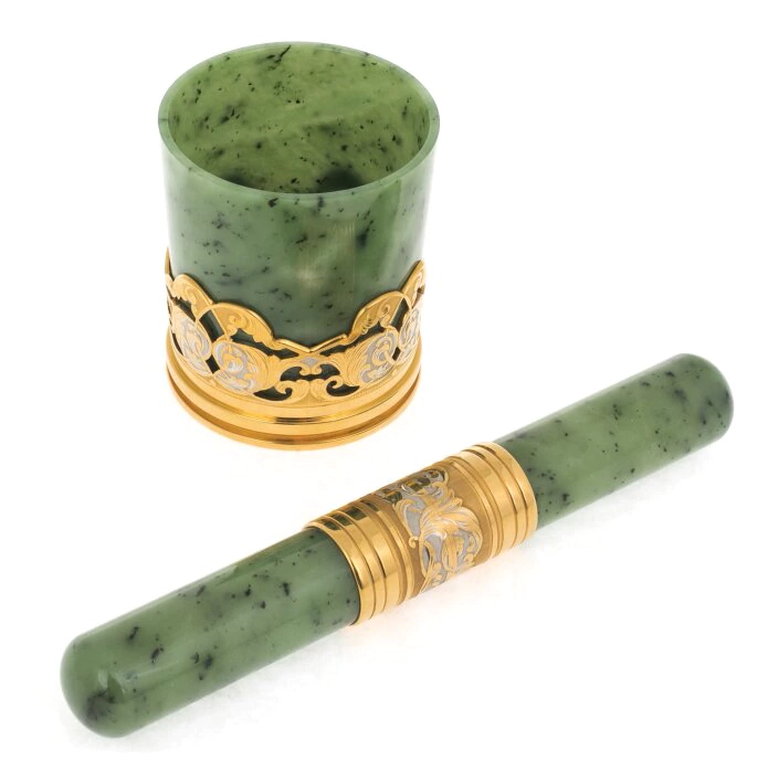 Smoking set with glass, jade, Chrysostom