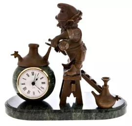 Часы настольные "Гномик-химик"
