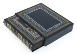 Подарочная книга в кожаном переплете "Нефть и газ. Мировая история"