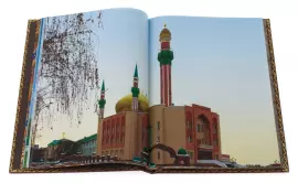 Подарочная книга в кожаном переплёте "Мечети России и стран СНГ с плакеткой" в коробе