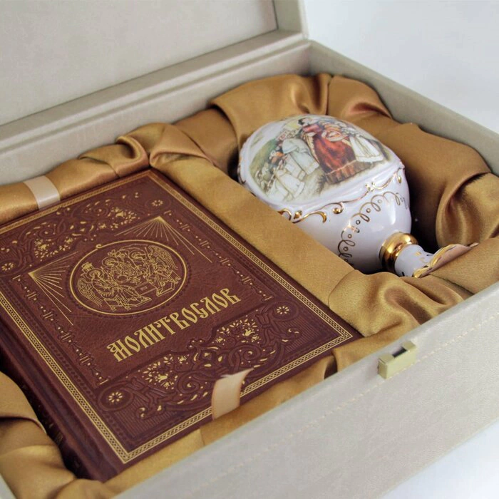 Religious set: Prayer book, majolica "Easter Egg"