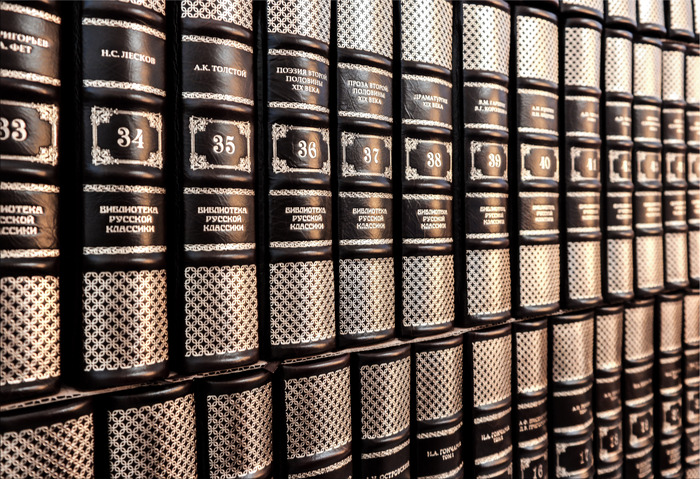Gift books "Library of Russian Classics" by Perugia Brown (100 volumes)