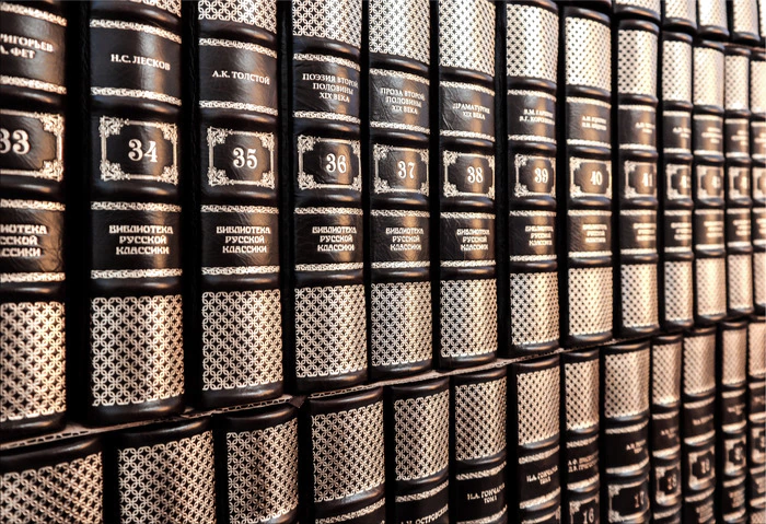 Gift books "Library of Russian Classics" by Perugia Brown (100 volumes)
