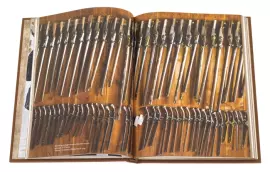 Подарочная книга в кожаном переплете "История винтовки"