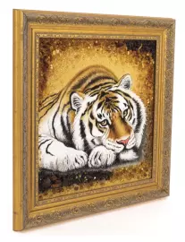 Картина из янтаря "Отдыхающий тигр"