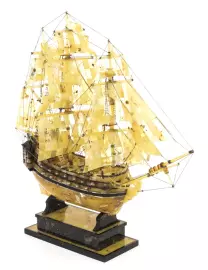 Корабль из янтаря "Линкор Азов"