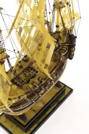 Корабль из янтаря "Линкор Азов"