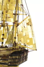 Корабль из янтаря "Линкор Азов"