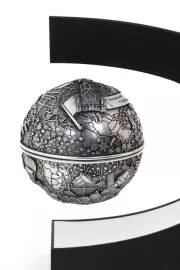 Серебряный елочный шар "Космос" с магнитной подставкой