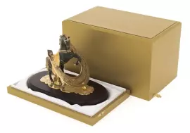 Статуэтка бронзовая "Вороной конь с подковой" на овальной подставке из палисандра, Златоуст