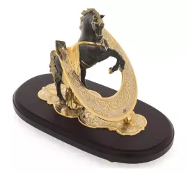 Статуэтка бронзовая "Вороной конь с подковой" на овальной подставке из палисандра, Златоуст