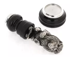 The seal "The Lion is sitting" (black jade)