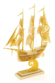 Корабль "Каравелла" белый янтарь