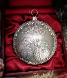 Silver Christmas ball "Bullfinches"