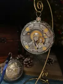 Серебряный елочный шар "Казанская Богородица" с позолотой
