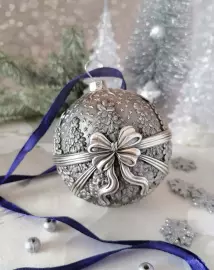 Серебряный елочный шар "Зимняя сказка"