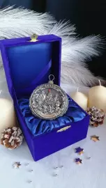 Серебряный елочный шар "Счастливое детство" с позолотой и эмалью