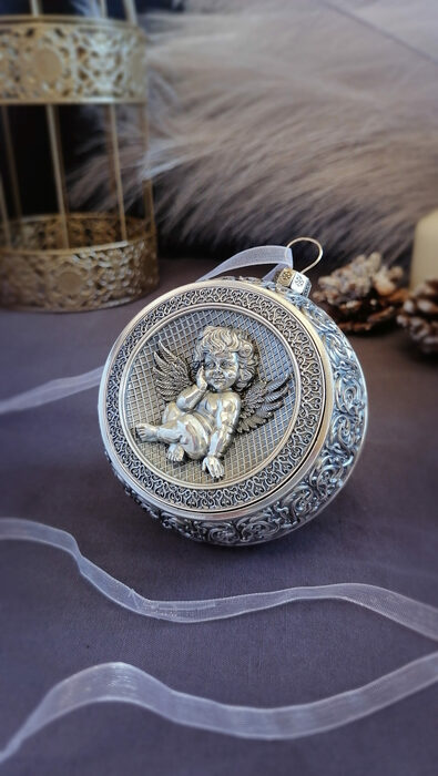 Серебряный елочный шар "Ангелок" с эмалью