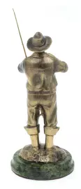Статуэтка из бронзы "Рыбак со спинингом" змеевик