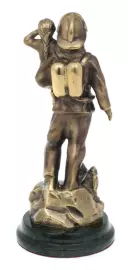 Статуэтка из бронзы "Спасатель"