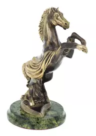 Статуэтка из бронзы "Конь с парчей" змеевик