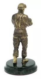 Статуэтка из бронзы "Спасатель с ребёнком" змеевик