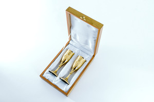 A set of champagne glasses for 2 persons